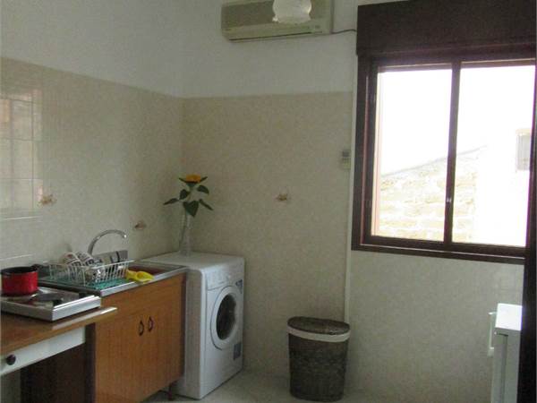 VENDESI A CALAMONACI CASA SINGOLA 279MQ SU TRE LIVELLI €150.000